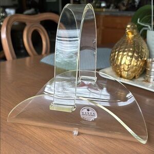 Vintage Vista Clear Acrylic Basket
